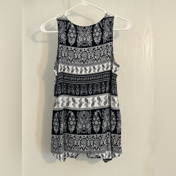 Aztec tank top| Black and White Patterned Women's Top | Size Medium - Picture 4 of 4
